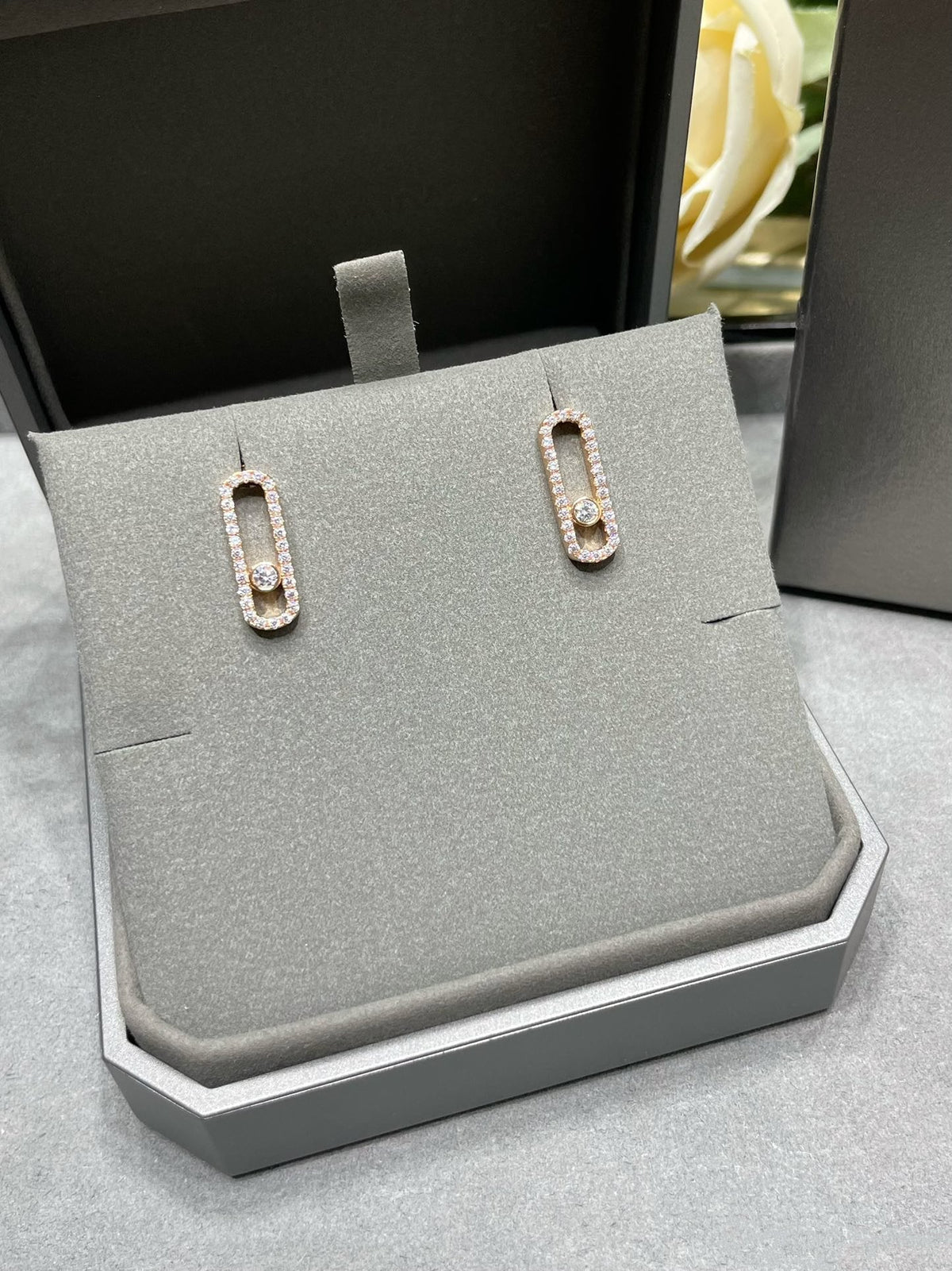 [Mysitc ] MOVE UNO STUD DIAMOND PAVED EARRINGS