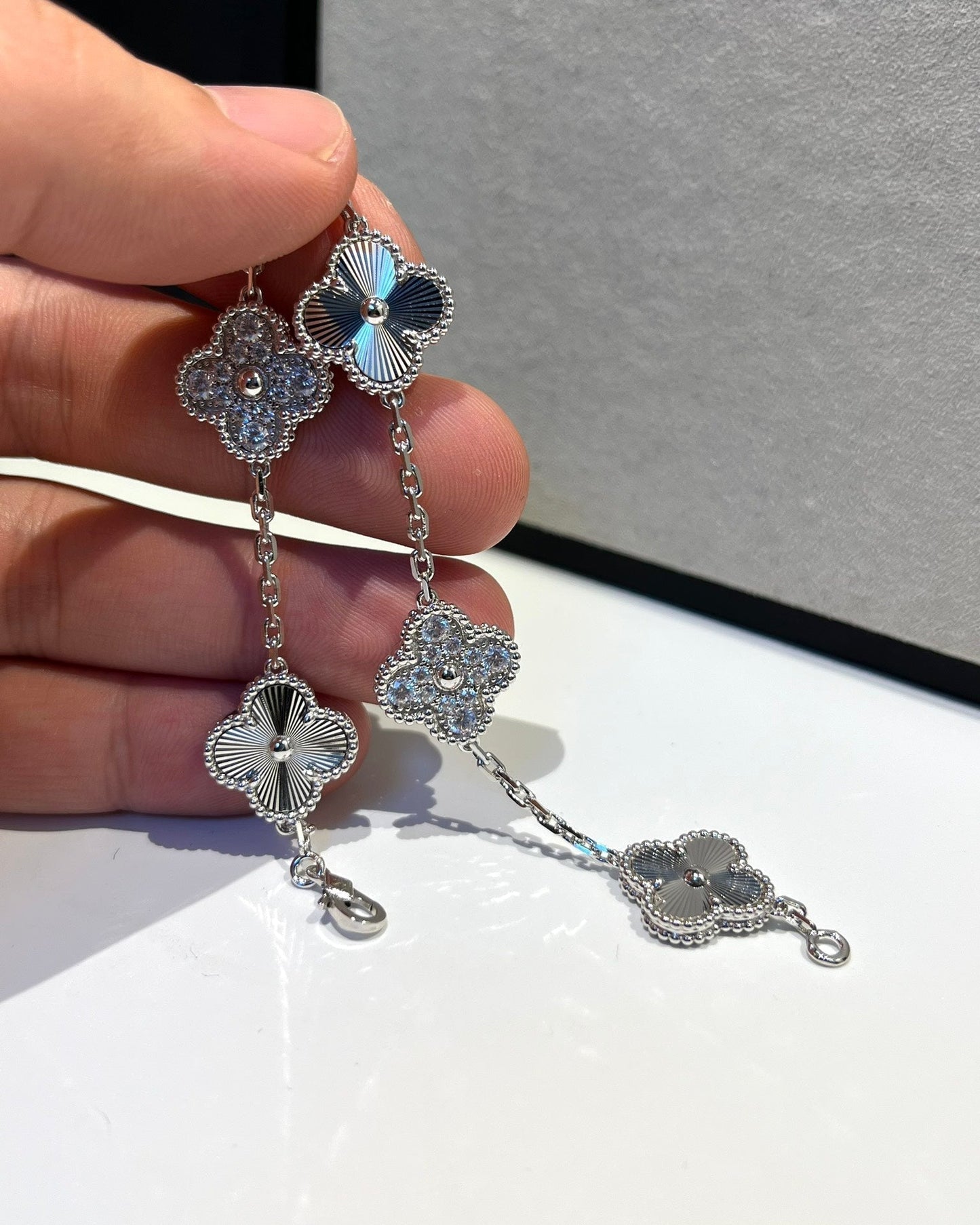 [Mystic] CLOVER 5 MOTIF LASER BRACELET COLLECTION