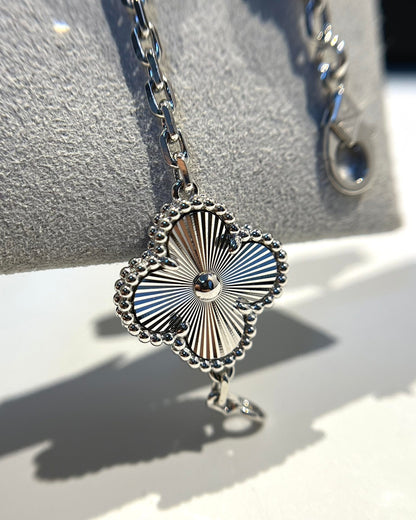 [Mystic] CLOVER 5 MOTIF LASER BRACELET COLLECTION