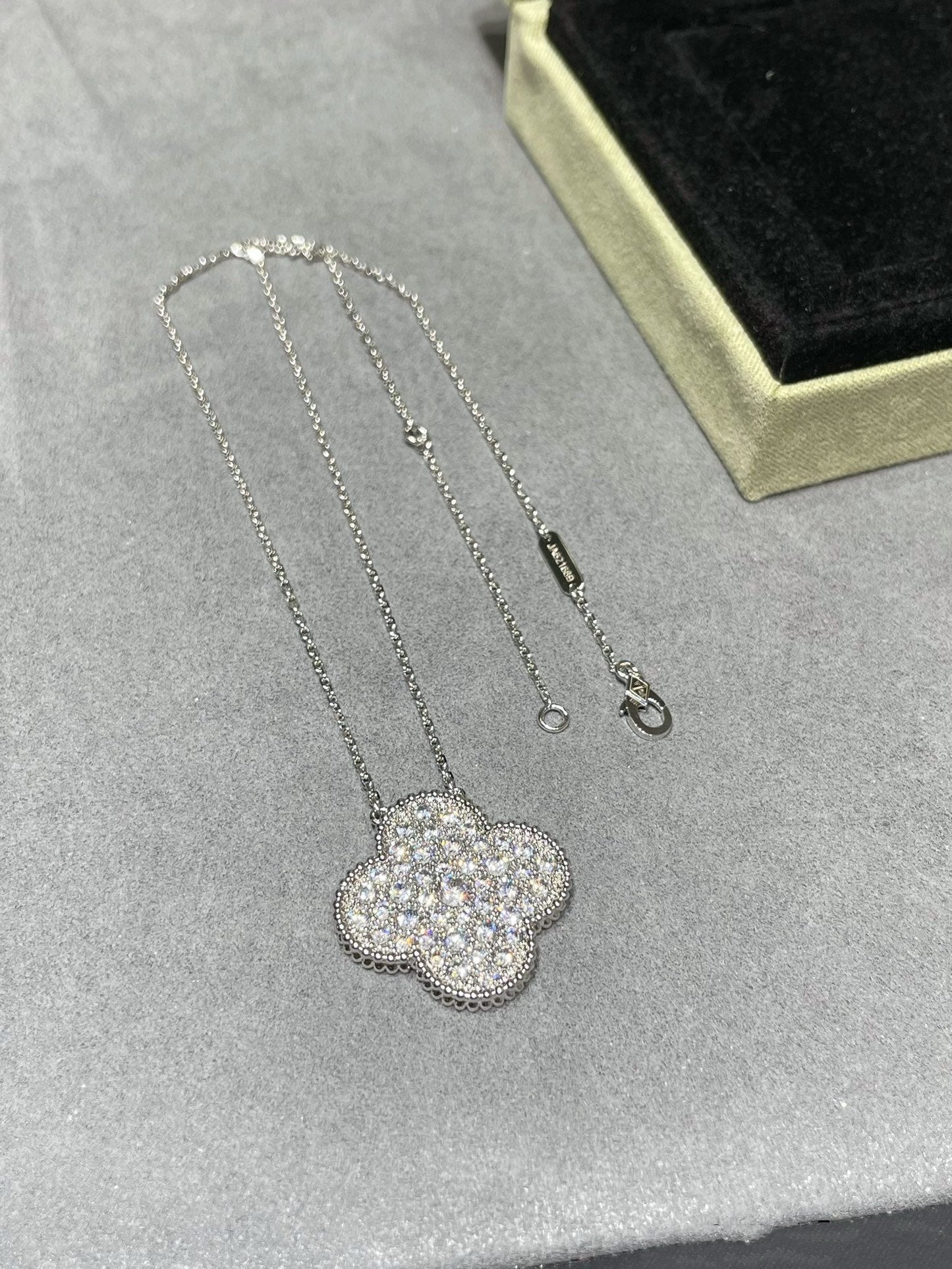 [Mystic]CLOVER 25MM LARGE PENDANT DIAMOND PAVED SILVER NECKLACE