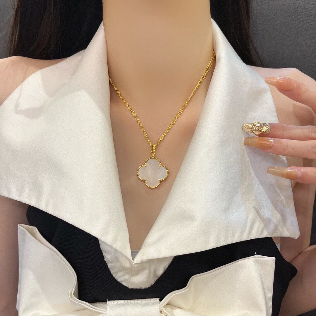 [Mystic]CLOVER 25MM MOP LARGE PENDANT NECKLACE