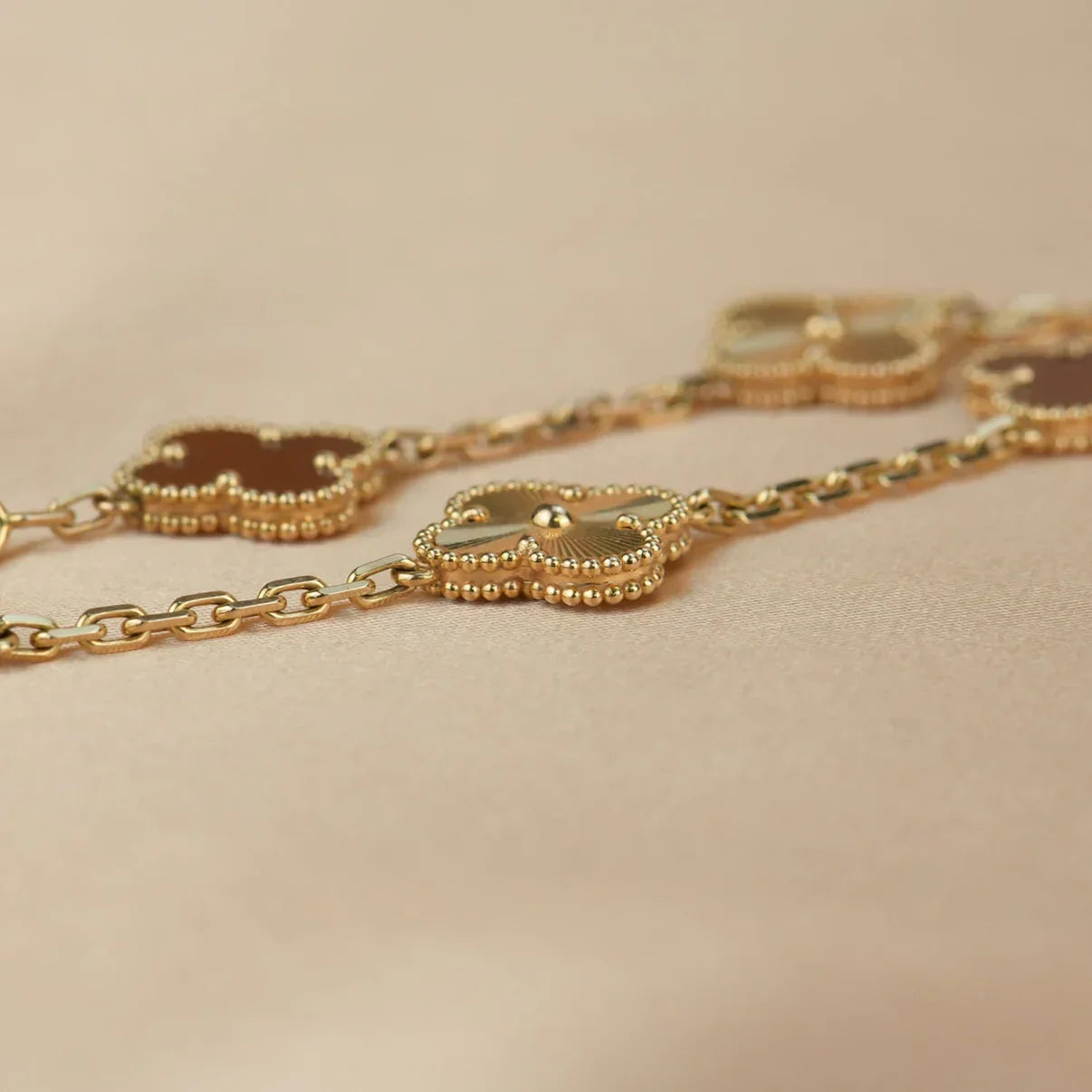 [Mystic] CLOVER 5 MOTIF RED CORNELIAN BRACELET COLLECTION