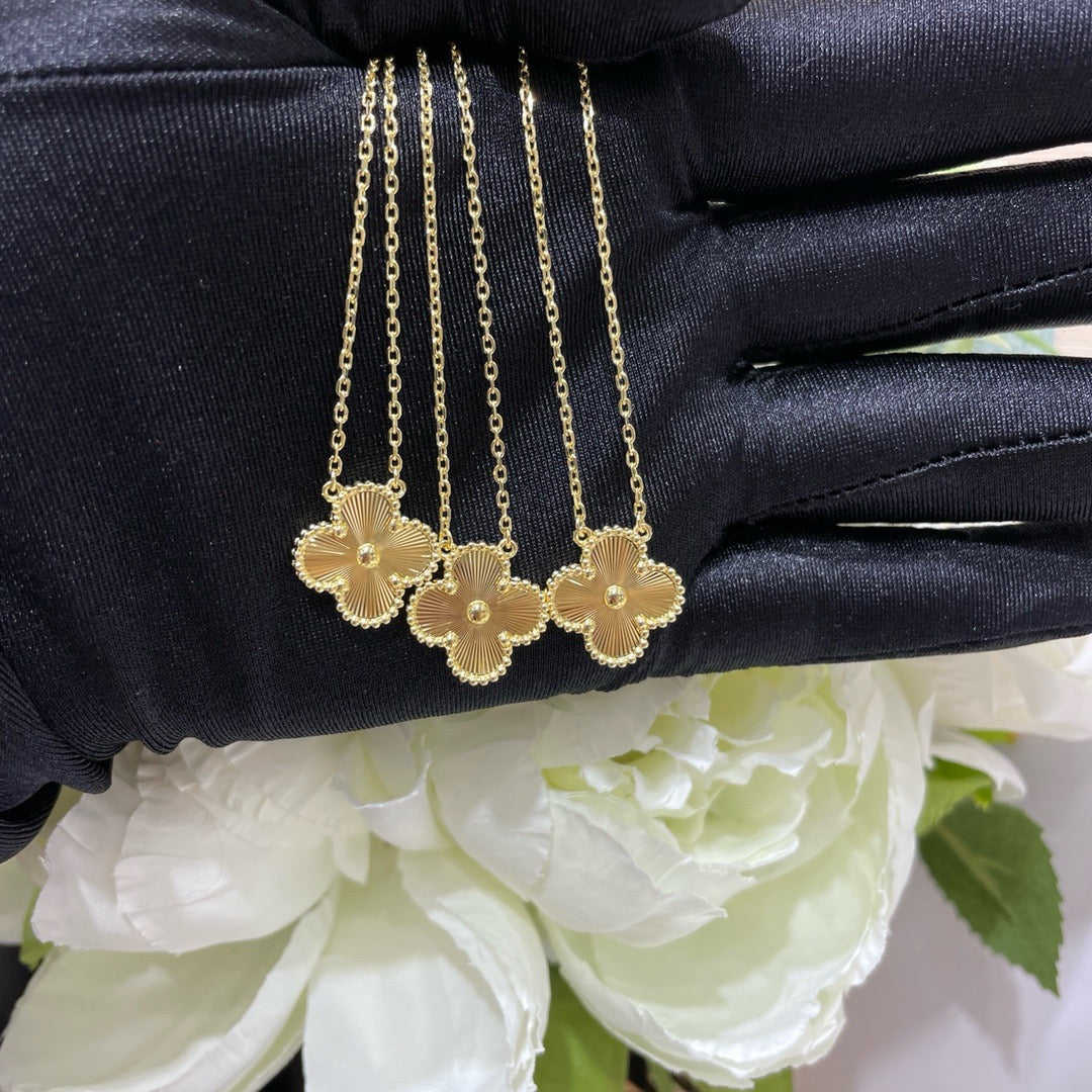 [Mystic]CLOVER 15MM LASER NECKLACE