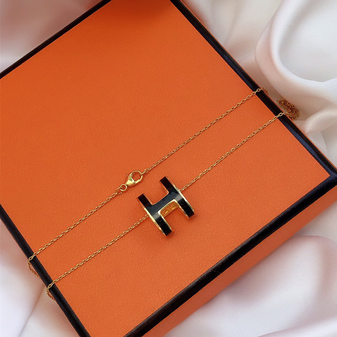 [Mystic]HM CLIC BLACK ENAMEL GOLD NECKLACE