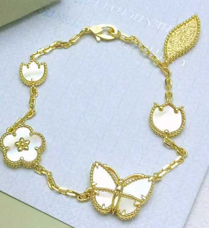 [Mystic] 26 NEW CLOVER LUCKY LIGHT YELLOW AND WHITE SET