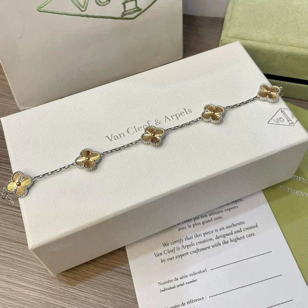 [Mystic] CLOVER 5 MOTIF LASER BRACELET COLLECTION